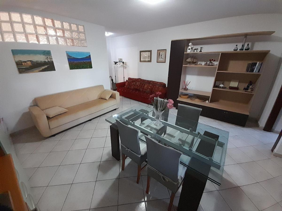 Casa Con Veranda In Centro - Comodo Parcheggio E Garage Incluso Latina Exterior photo