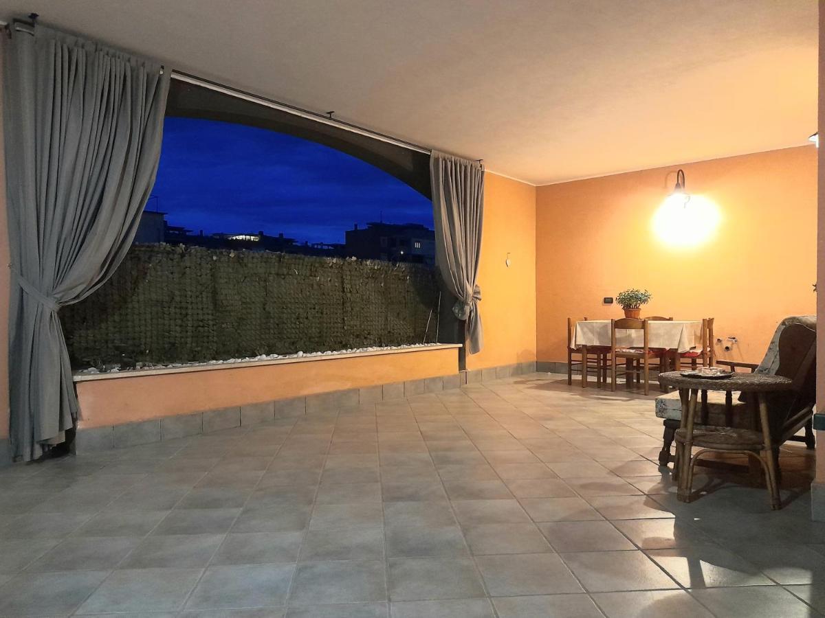 Casa Con Veranda In Centro - Comodo Parcheggio E Garage Incluso Latina Exterior photo